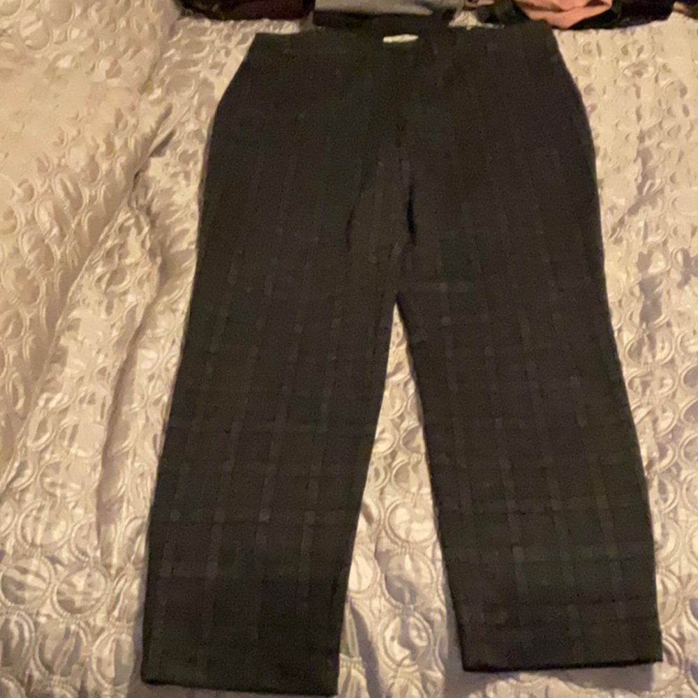 Black trousers, medium